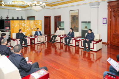 �����������̻����ɽ��ʥ����óְҵѧԺ 